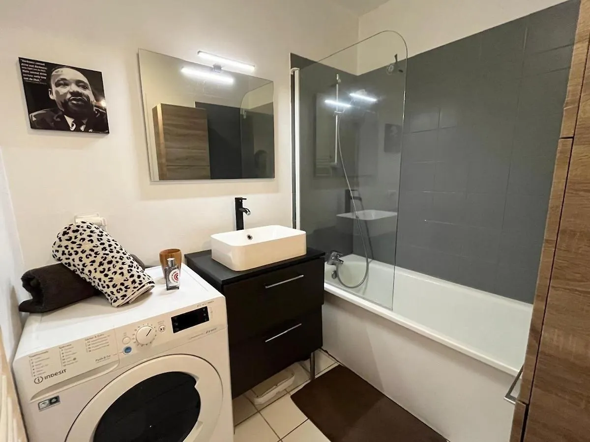Large Apartment In Old Lille, Balcony, Secure Parking 0*, Lille Frankrig